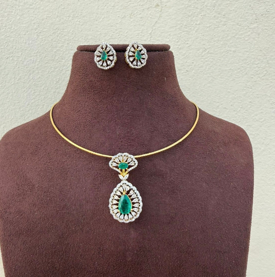 Pearl shape stylish diamond finish locket combo