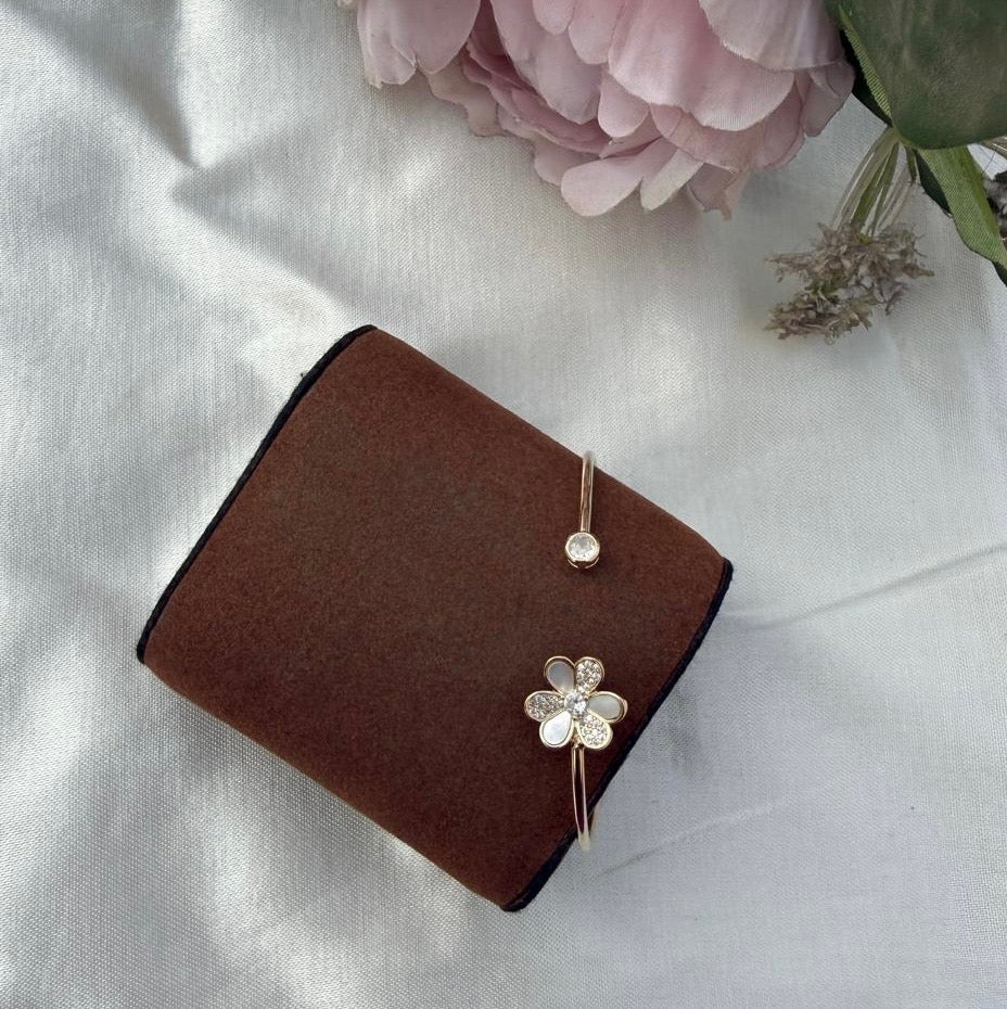 Single flower ceramic sterling silver adjustable bracelet