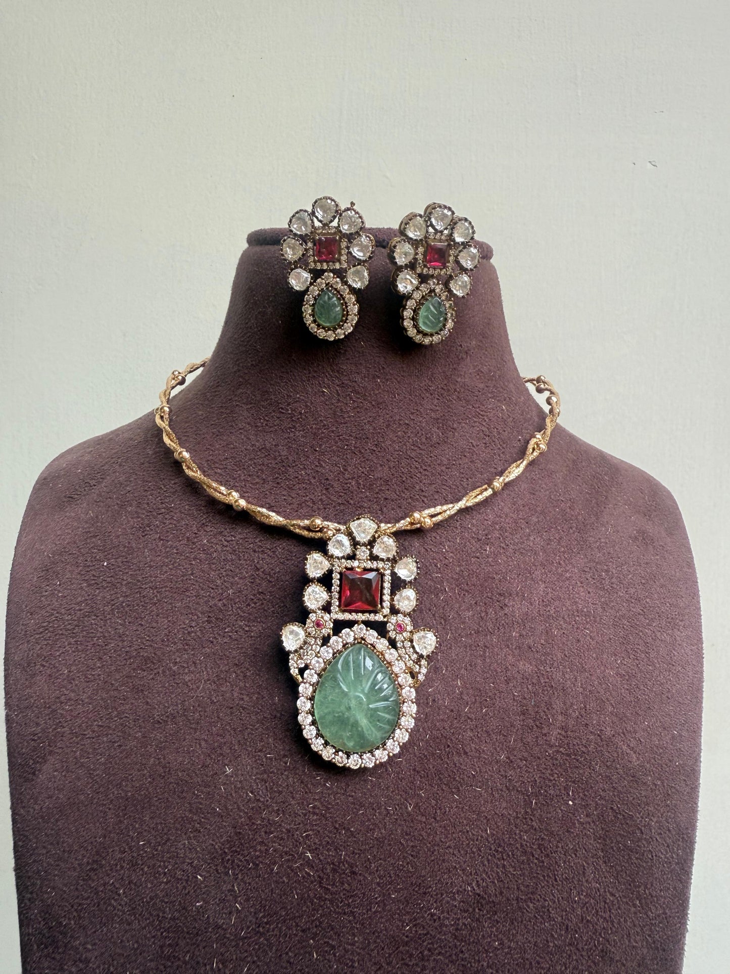 Stylish dual parrot flower engraved moissanite locket combo