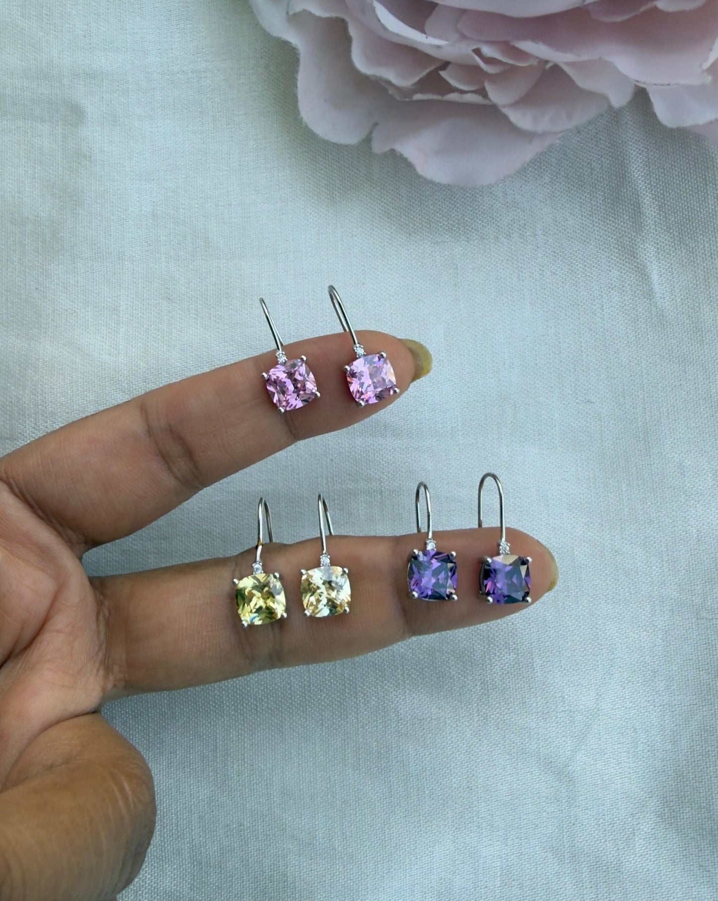 Diamond cut square round colourful dailywear hooks