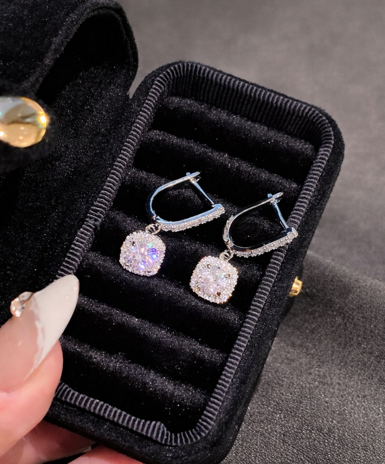 Sparkling zircon cube drop earrings REEL0604
