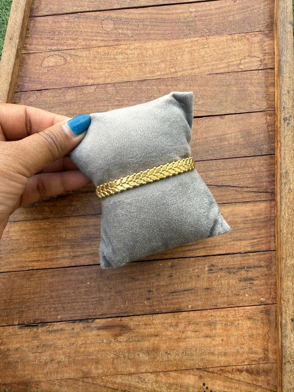 Full leaf plain stainless steel bracelet