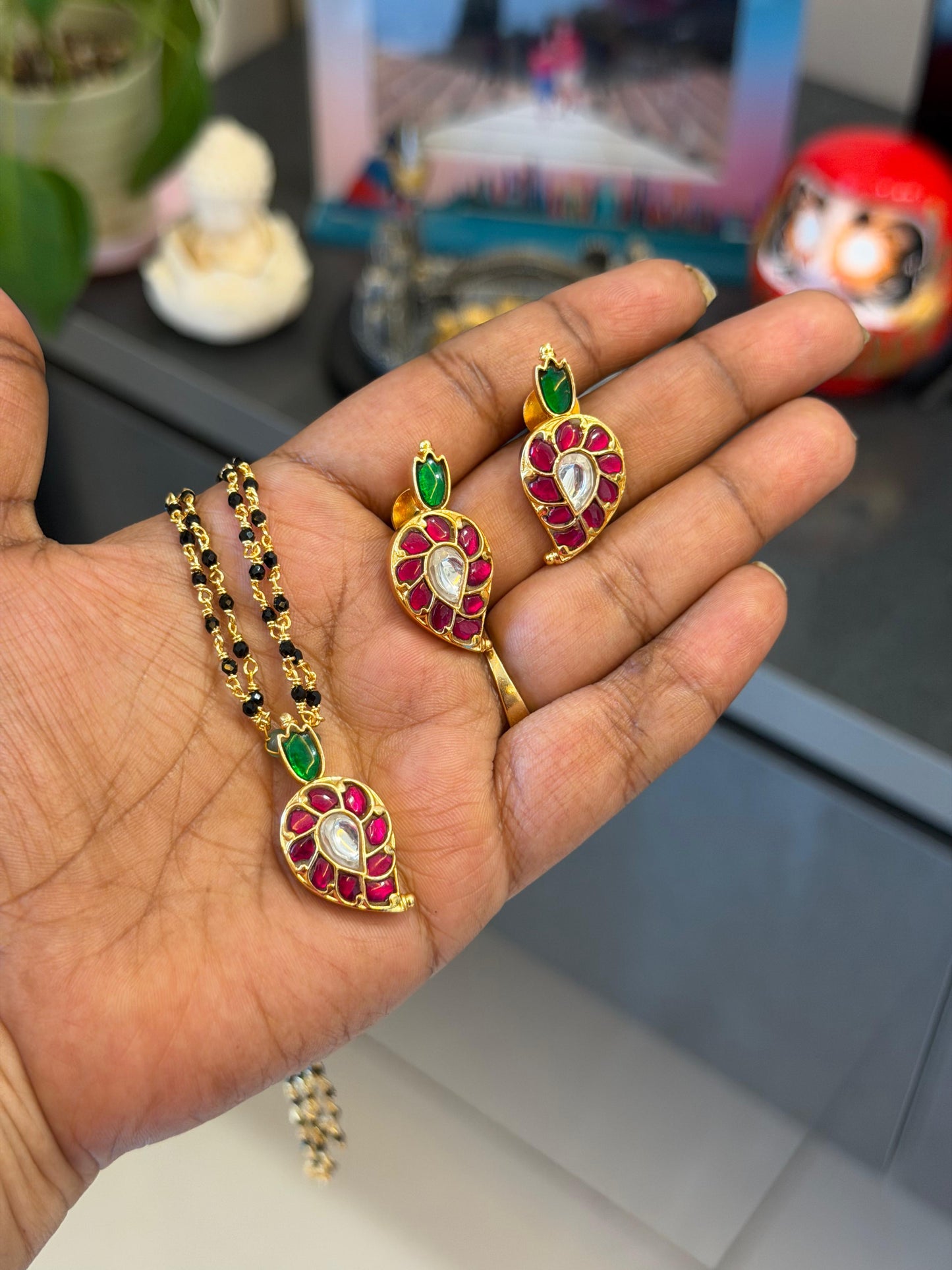 Mango real kundan locket combo with two layered black beads