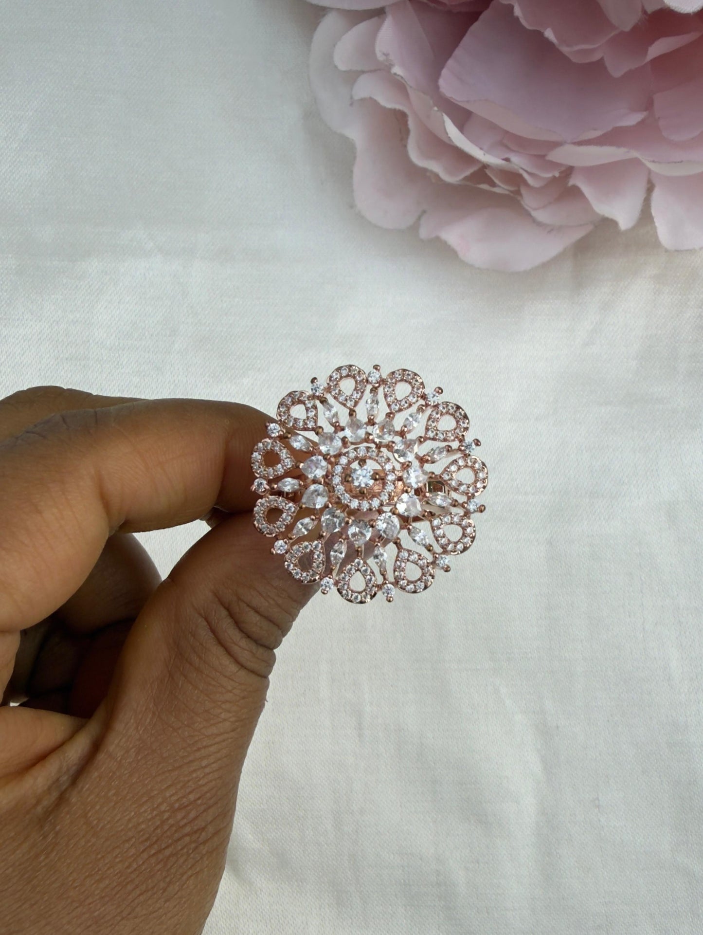Rosegold stone finger ring