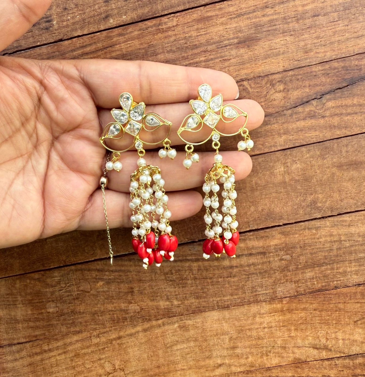 Jhumkas suspendus en perles de diamant non coupées