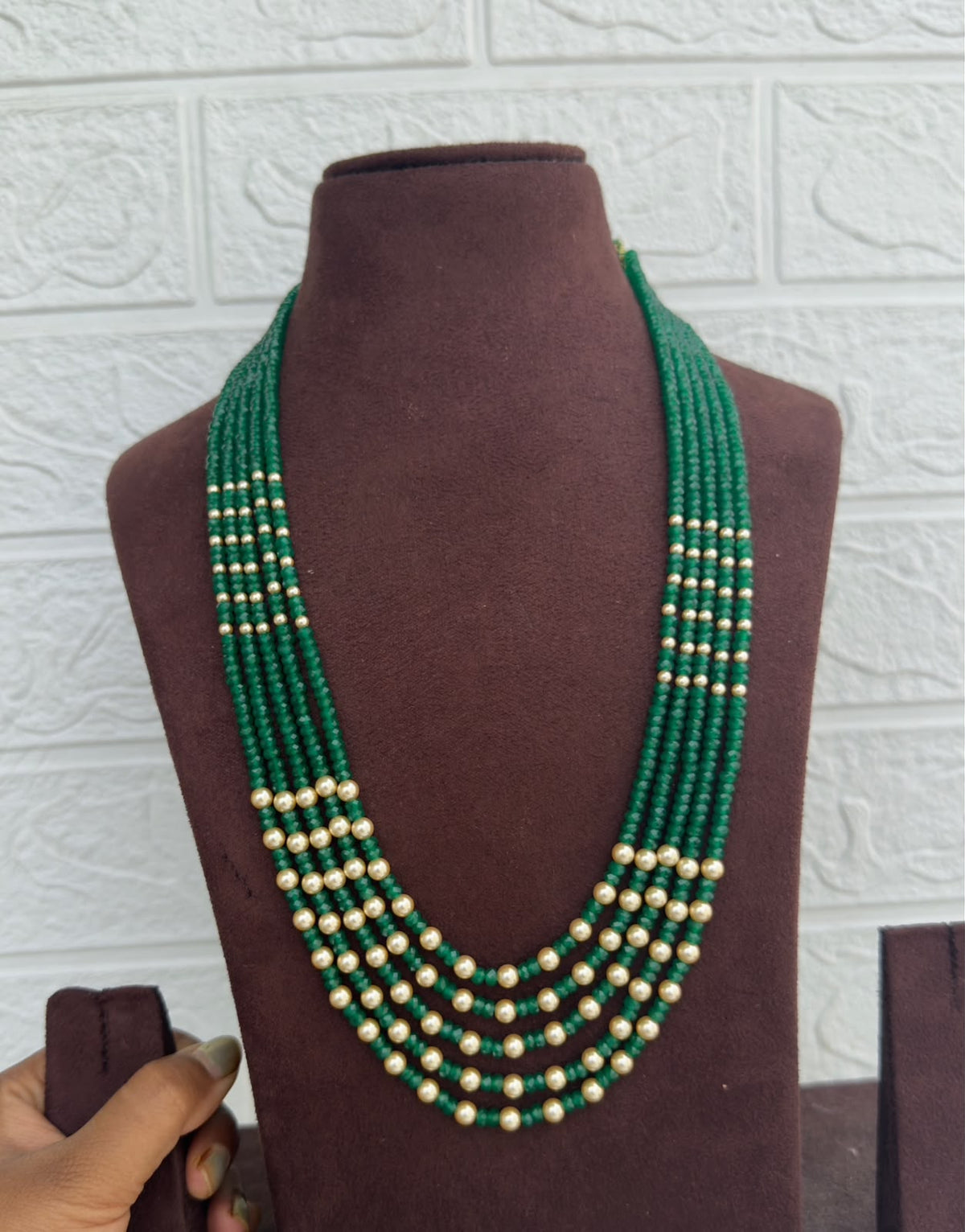 Five layered alternate swarovski pearl and green beads necklace