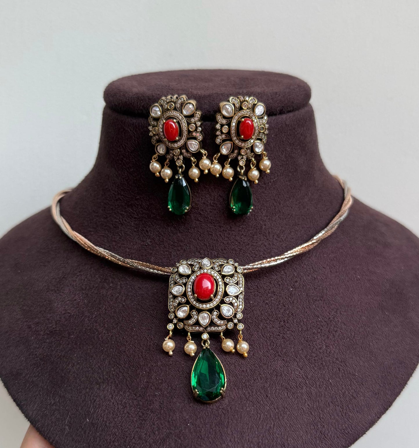 Stylish victorian moissanite locket with earrings 5
