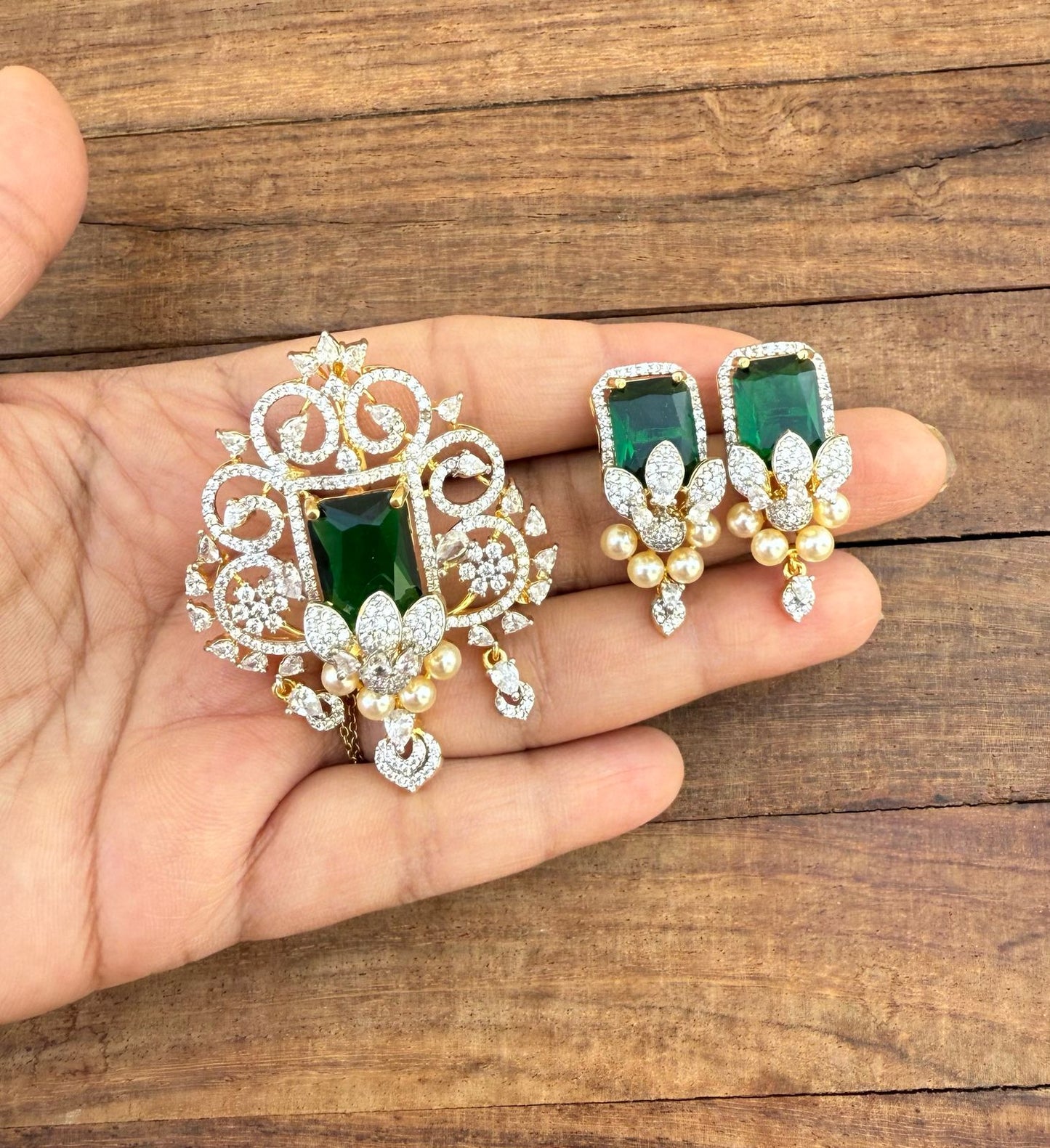Designer flower pearl emerald locket with earrings