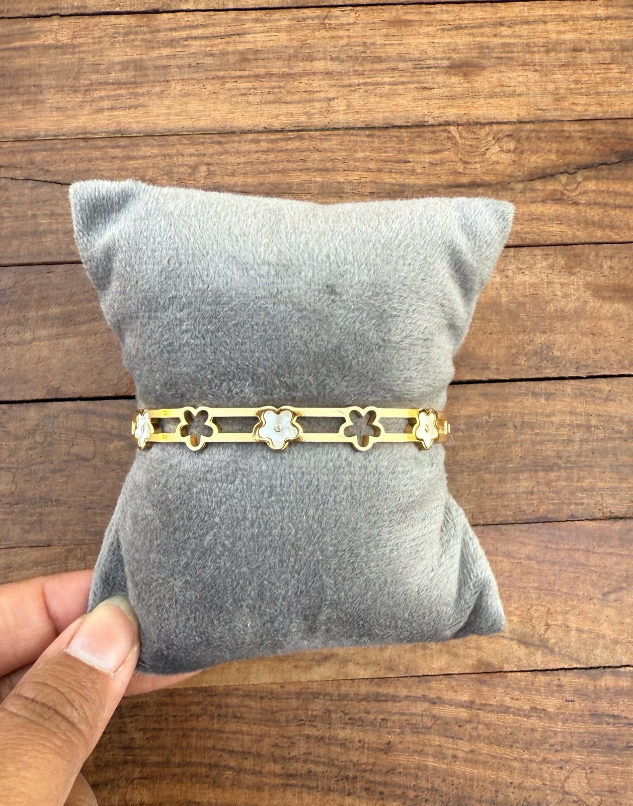 Stainless steel full of flowers bracelet