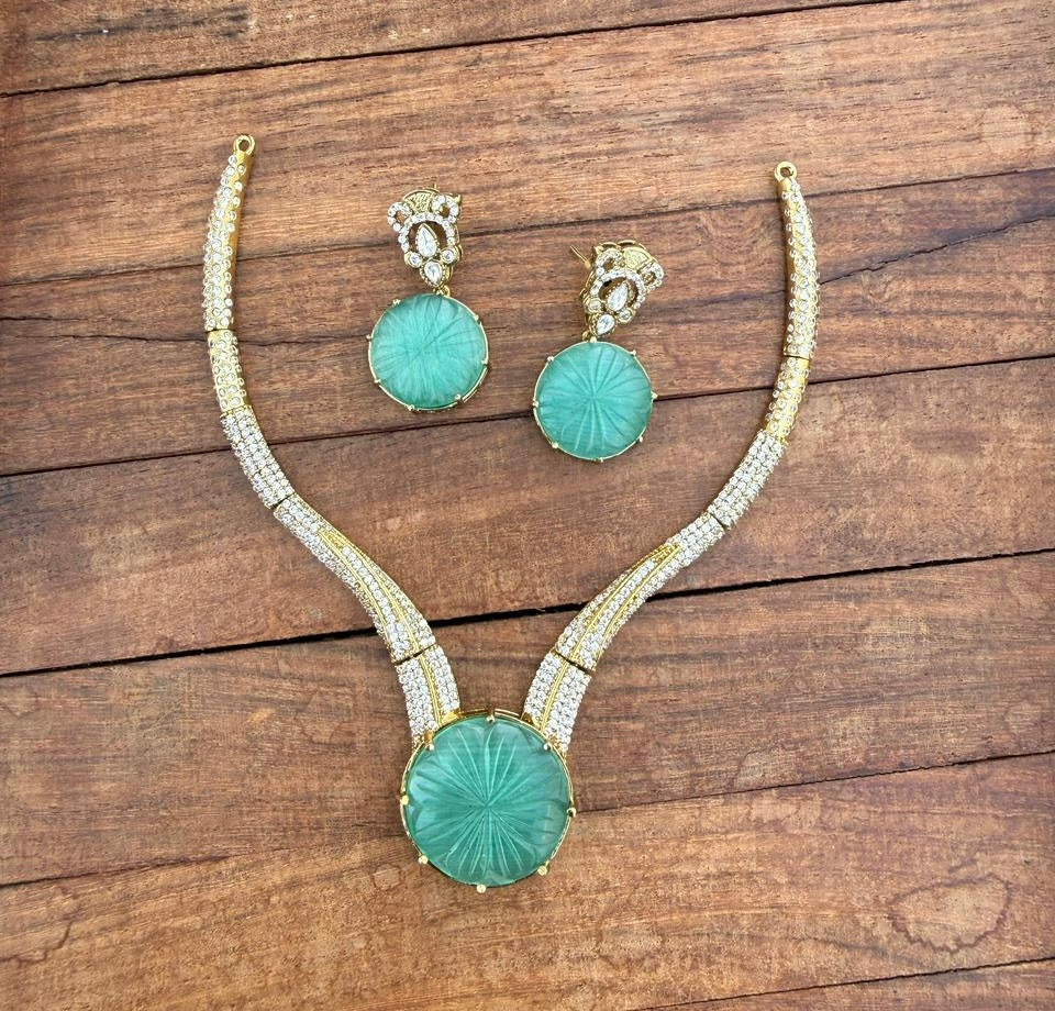 Indowestern V shape hasli with matching earrings