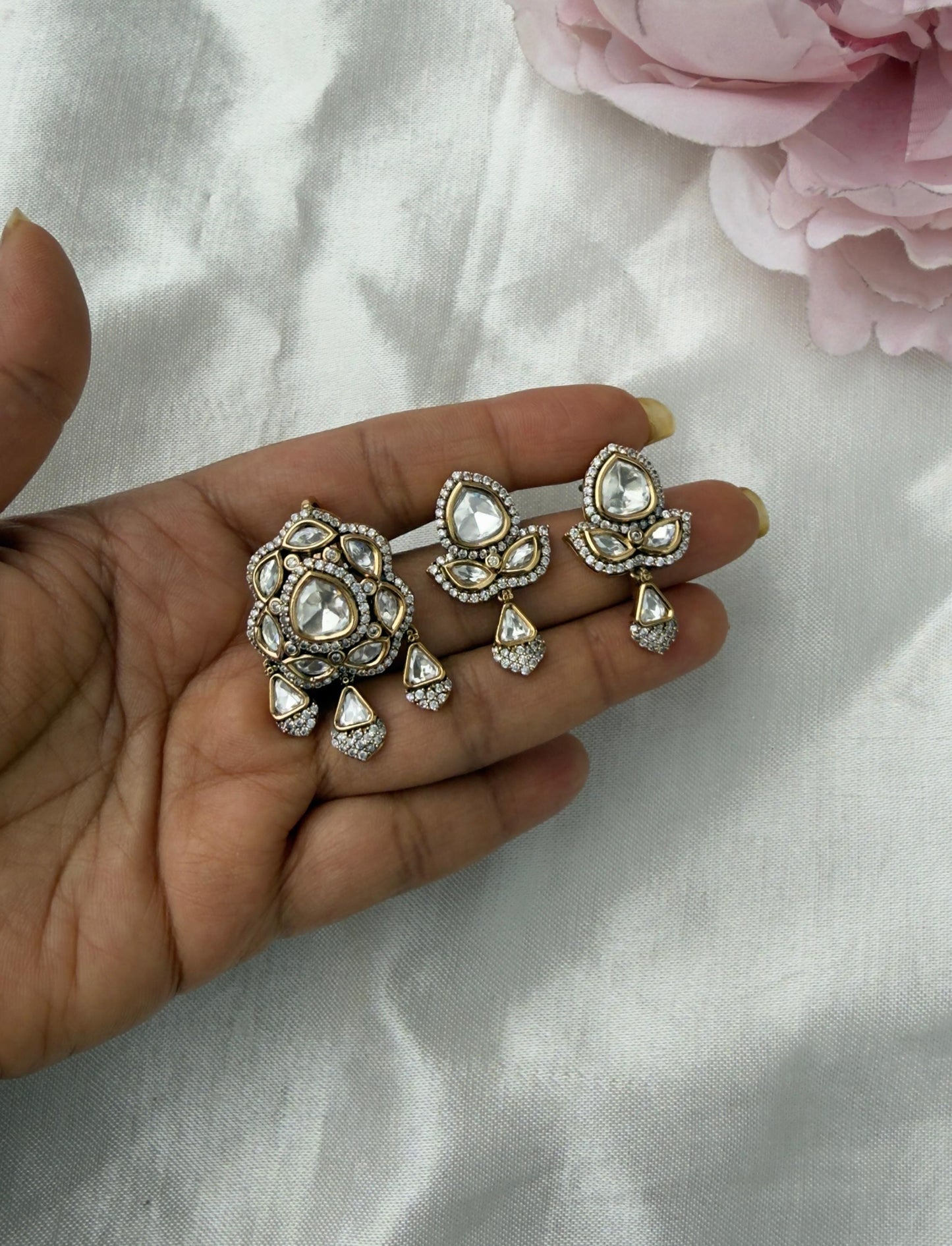Classy Polki Flower Petal locket with earrings