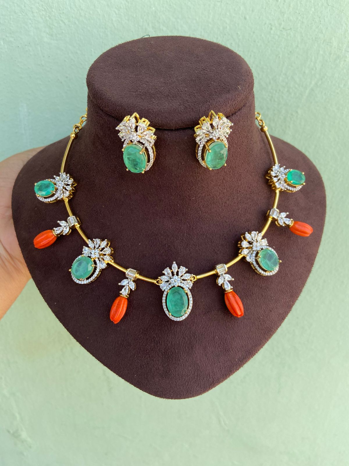 Kante style coral green diamond necklace with studs