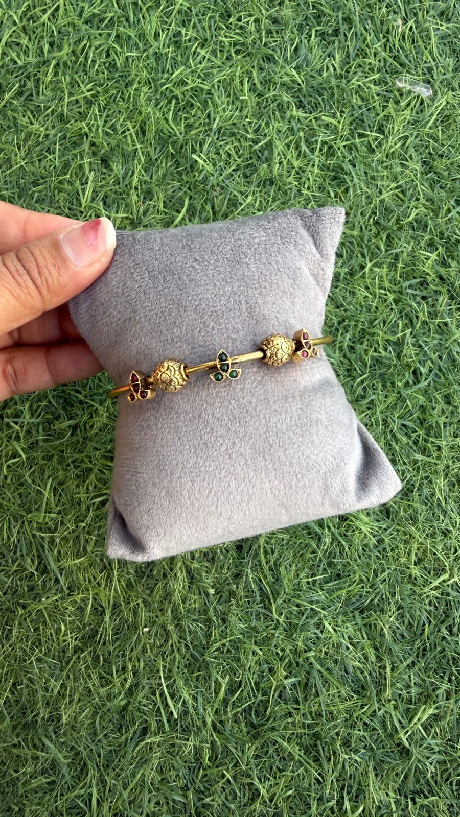 traditional simple golden ball kada
