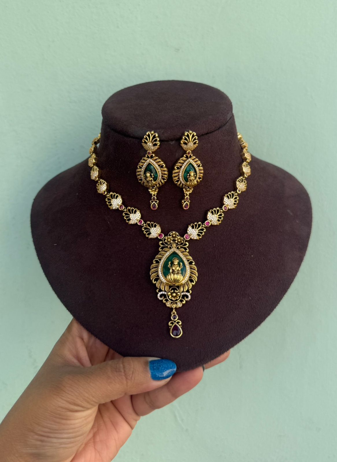 Emerald stone Lakshmi Devi necklace with earrings design5