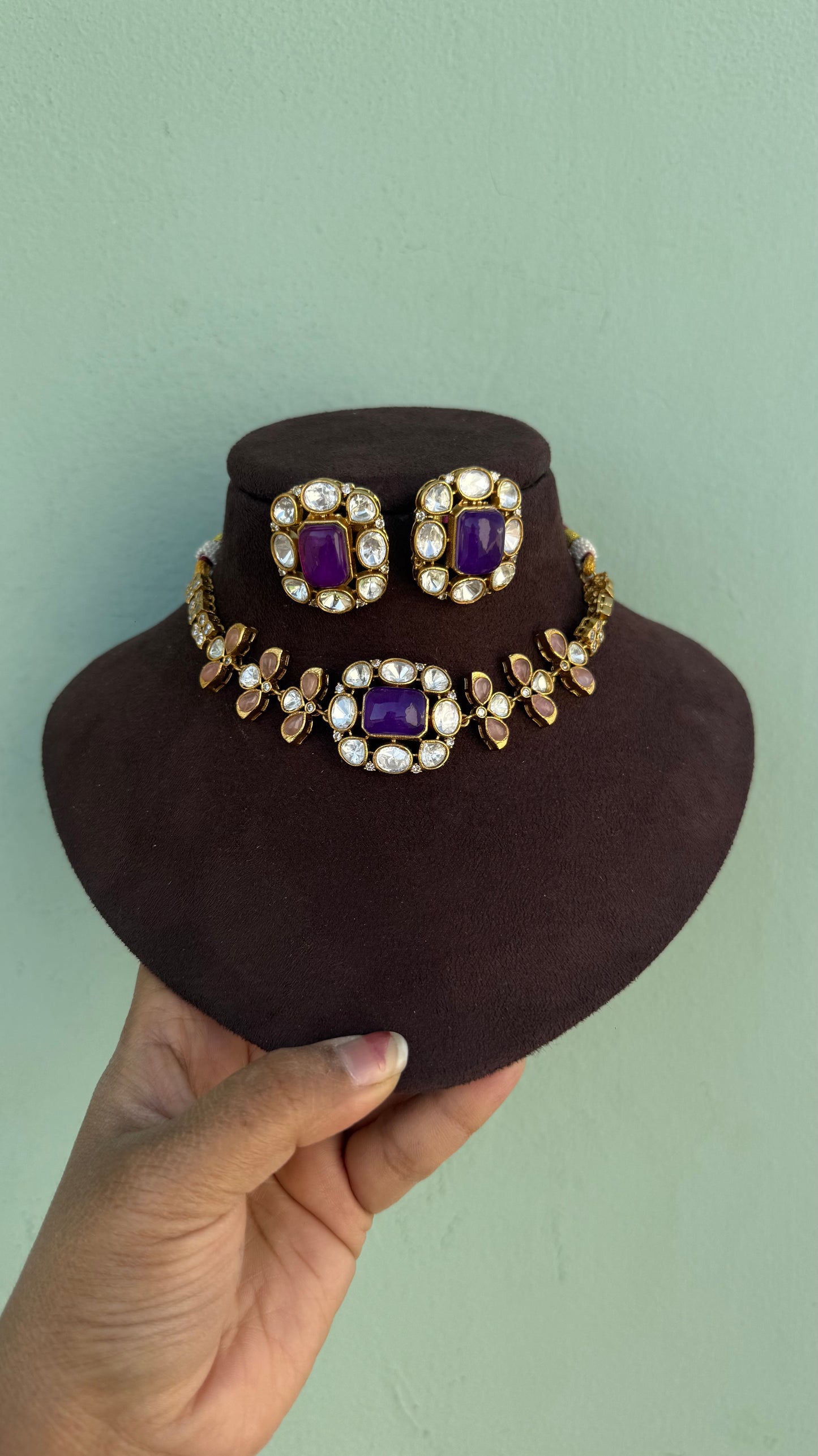 Vintage classy kundan and pearl choker with studs