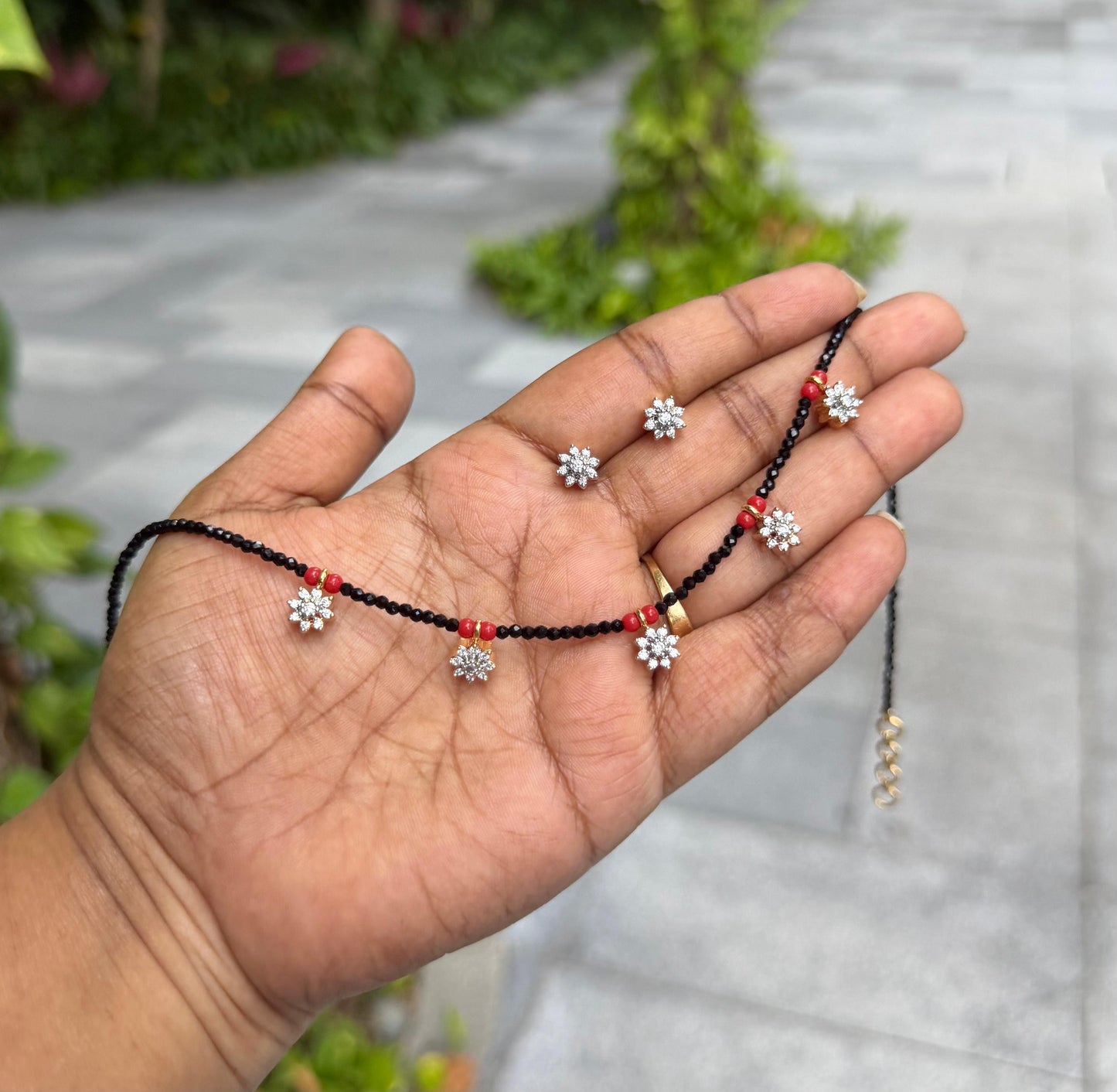 Five flower diamond finish black beasa necklace with studs