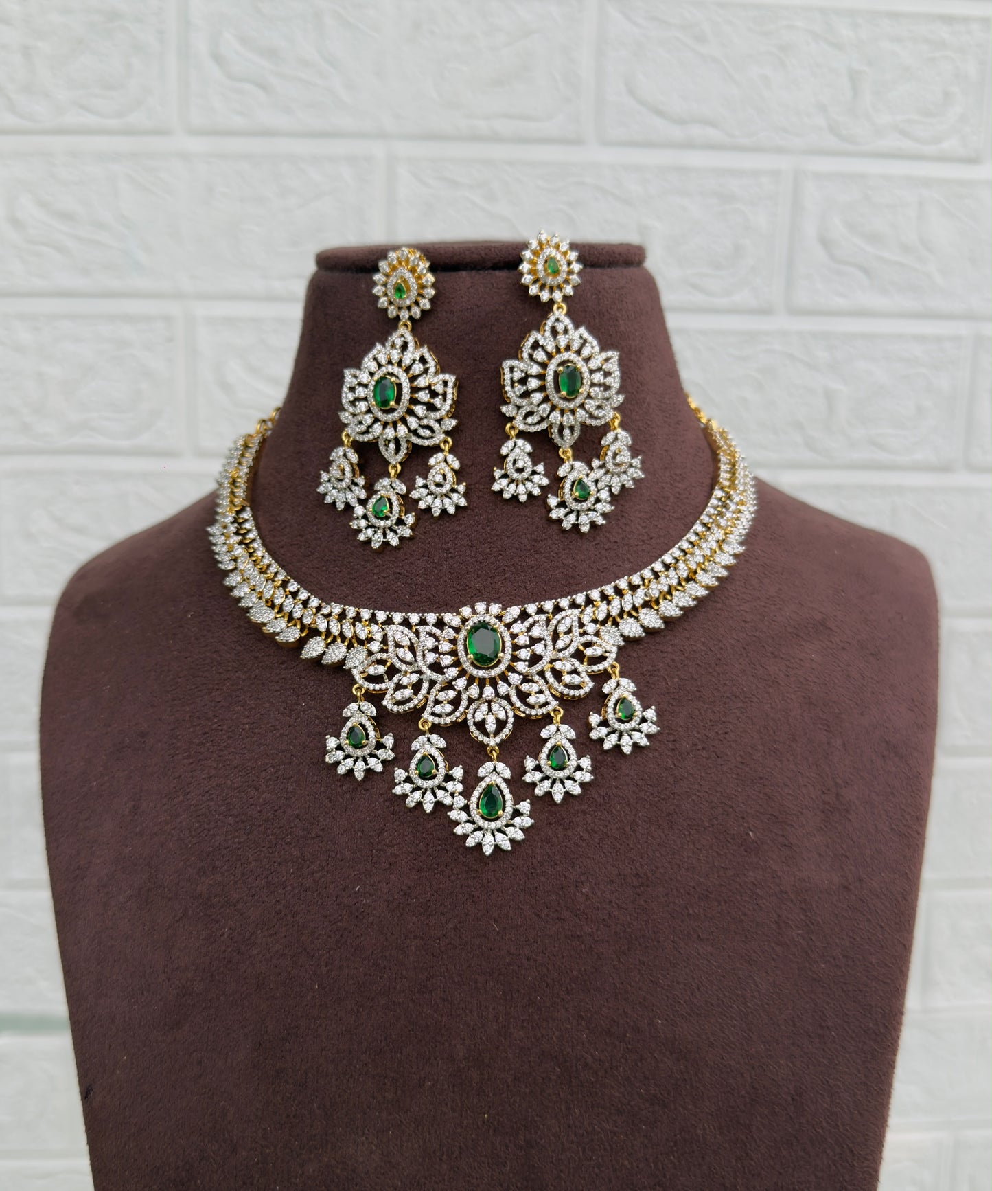 Lotus Diamond finish emerald stone neckset