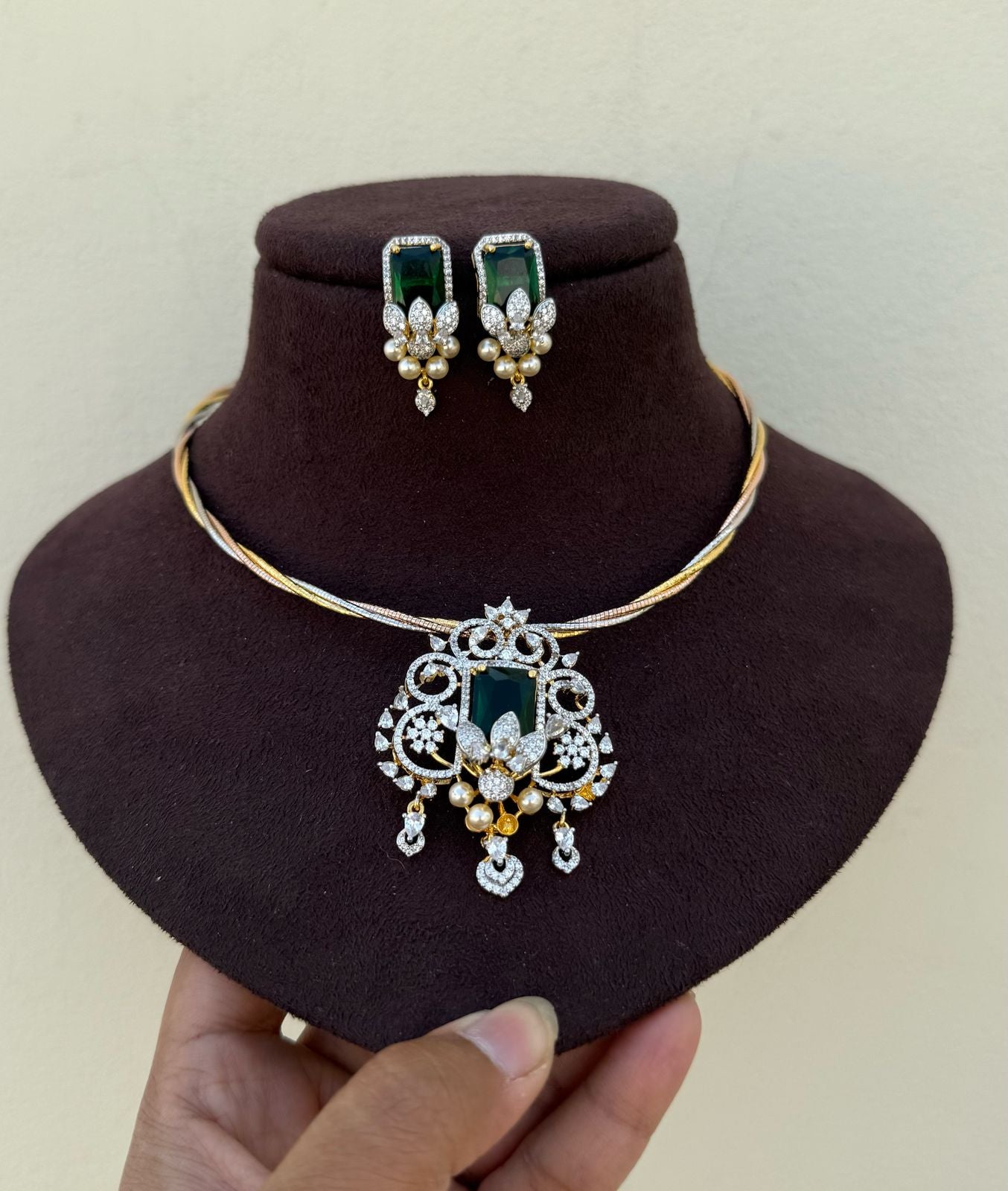 Designer flower pearl emerald locket with earrings