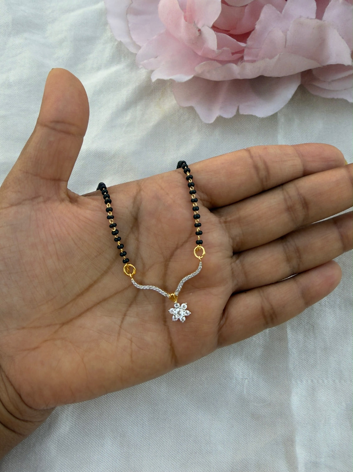 92.5 silver U shape flower drop black beads necklace