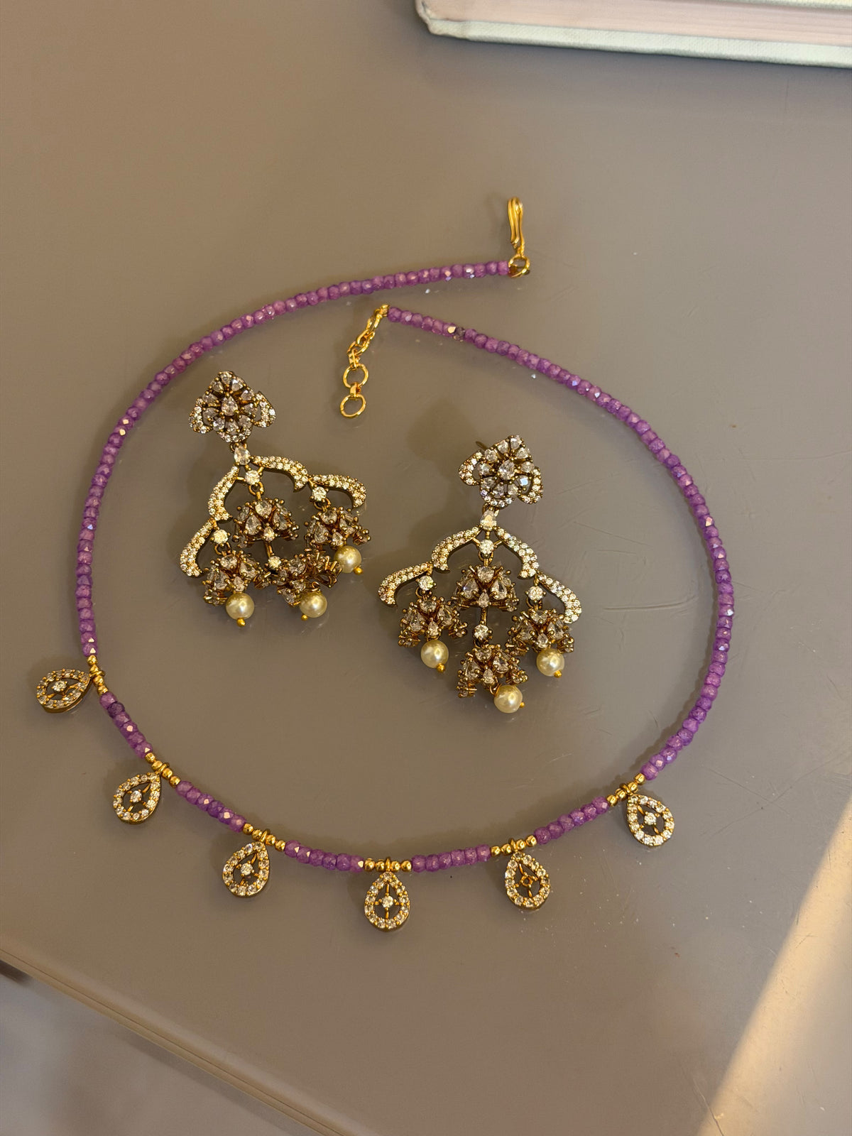 Purple beaded pearl drop gold shade necklace w/o earrings