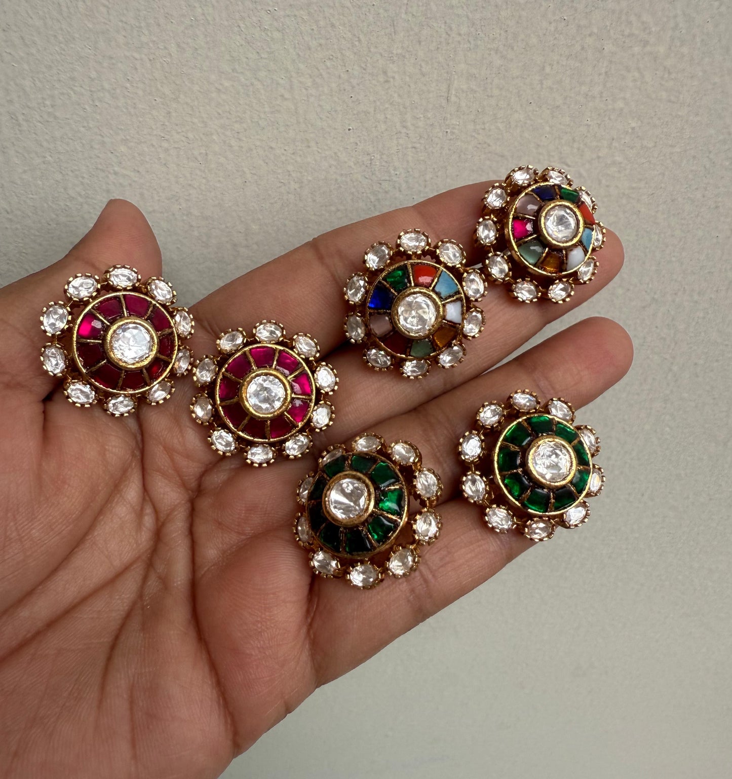 Stylish real kundan moissanite round studs