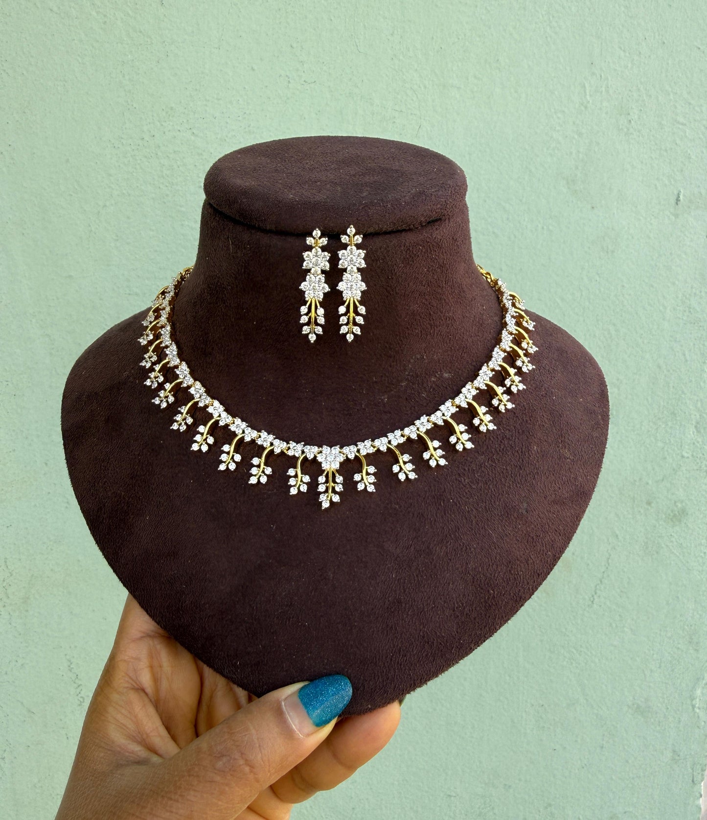 Full of leaf diamond look alike necklace