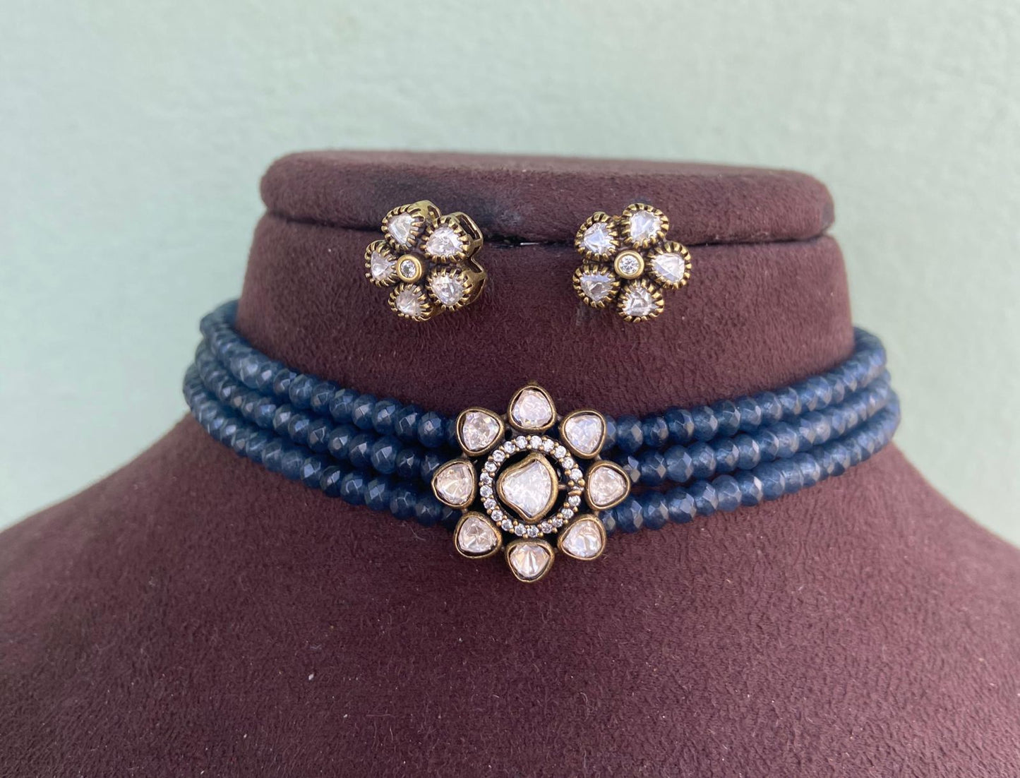 Single flower moissanite crystal beads choker