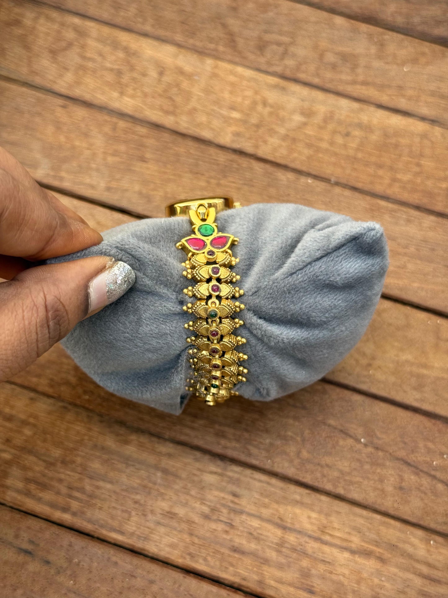 Antique finish three real kundan watch