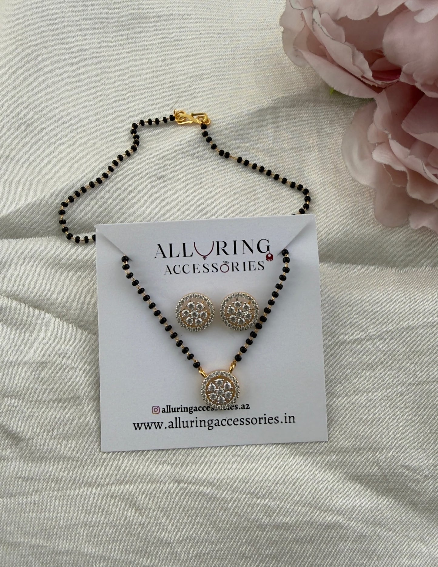 Round flower diamond black beads Necklace