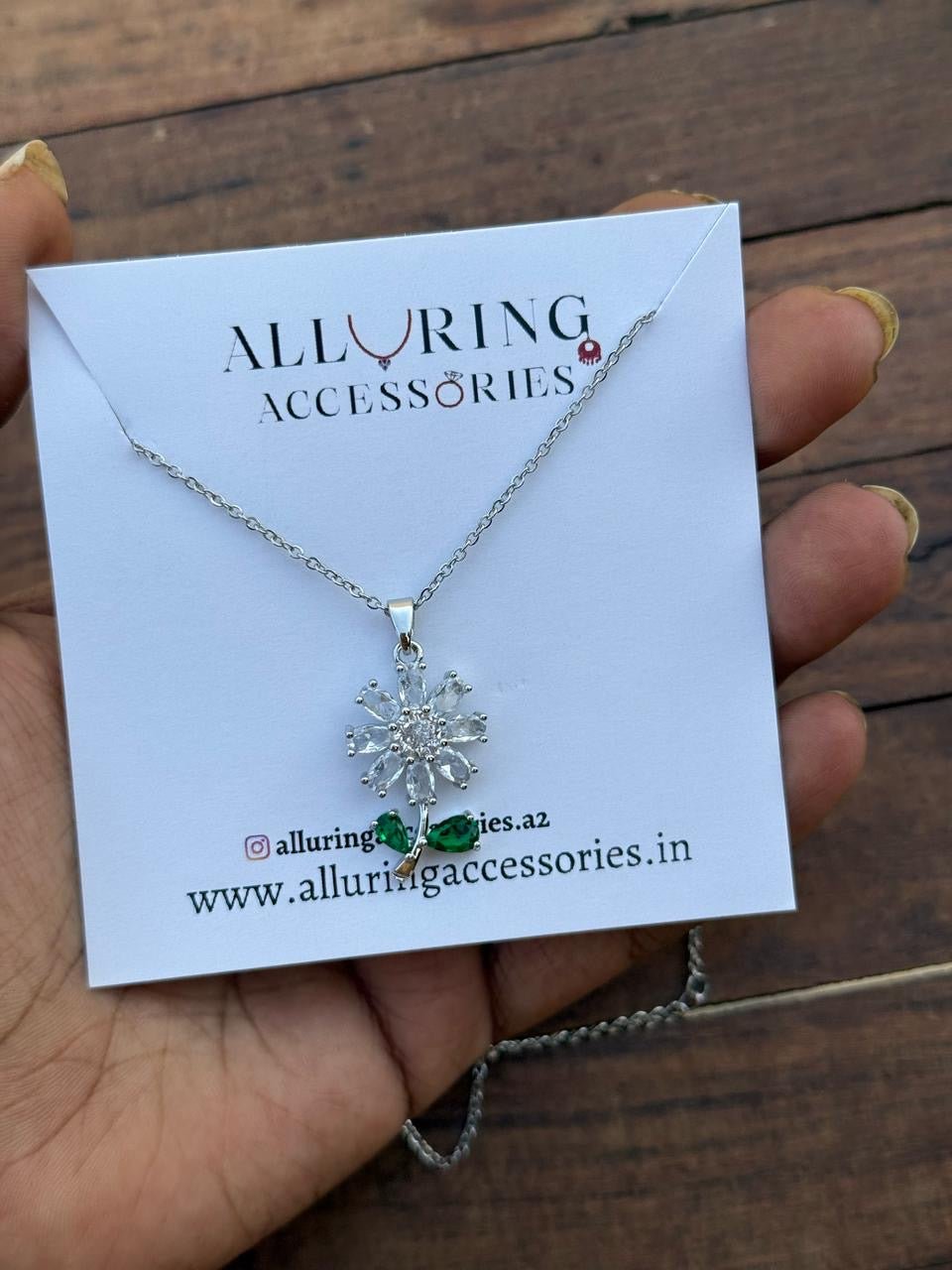 Free flower stylish necklace - Alluring Accessories