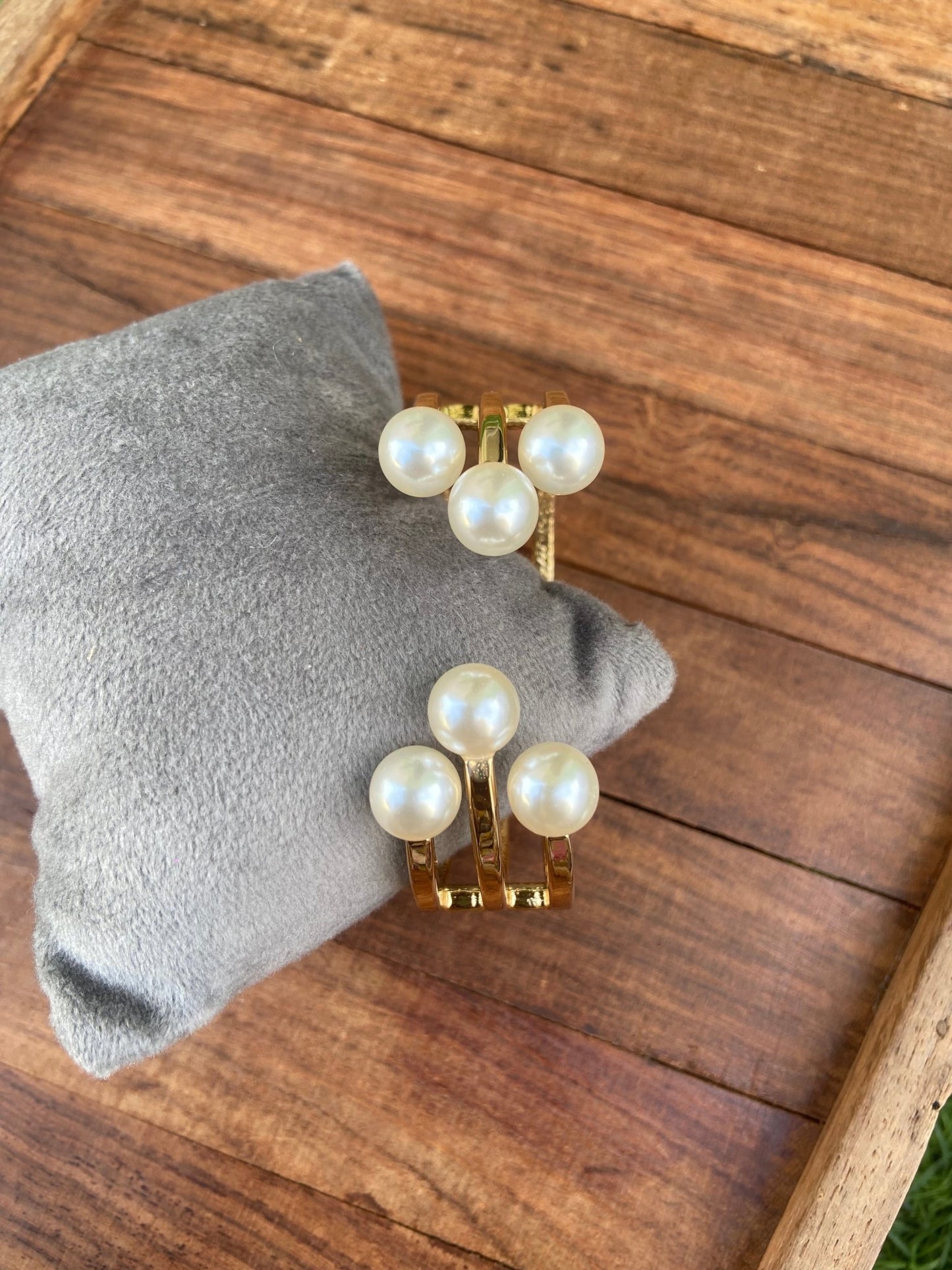 Stylish openable pearl bracelet - Alluring Accessories