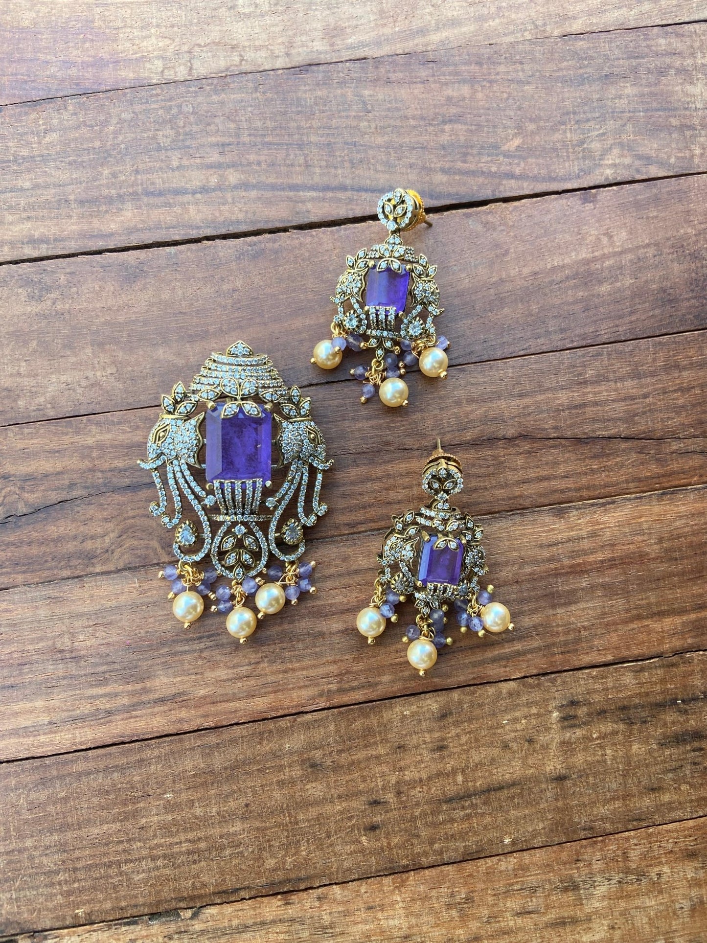 Unique sanku chakra dual elephant victorian locket with earrings - Alluring Accessories