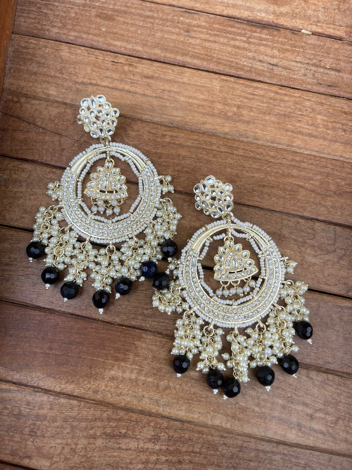Round big size pearl chandbalis