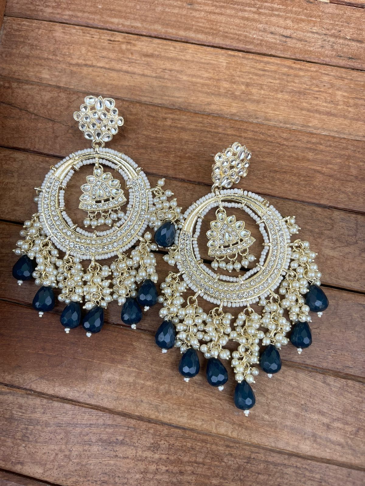 Round big size pearl chandbalis