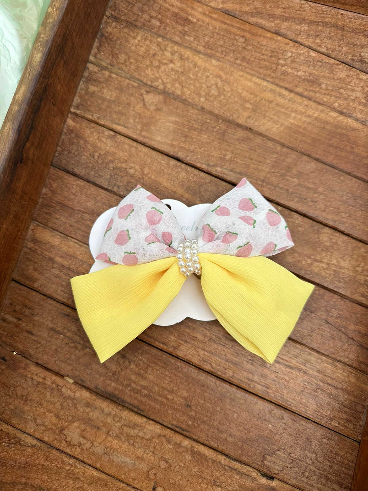 Bow peach alligator clip - Alluring Accessories