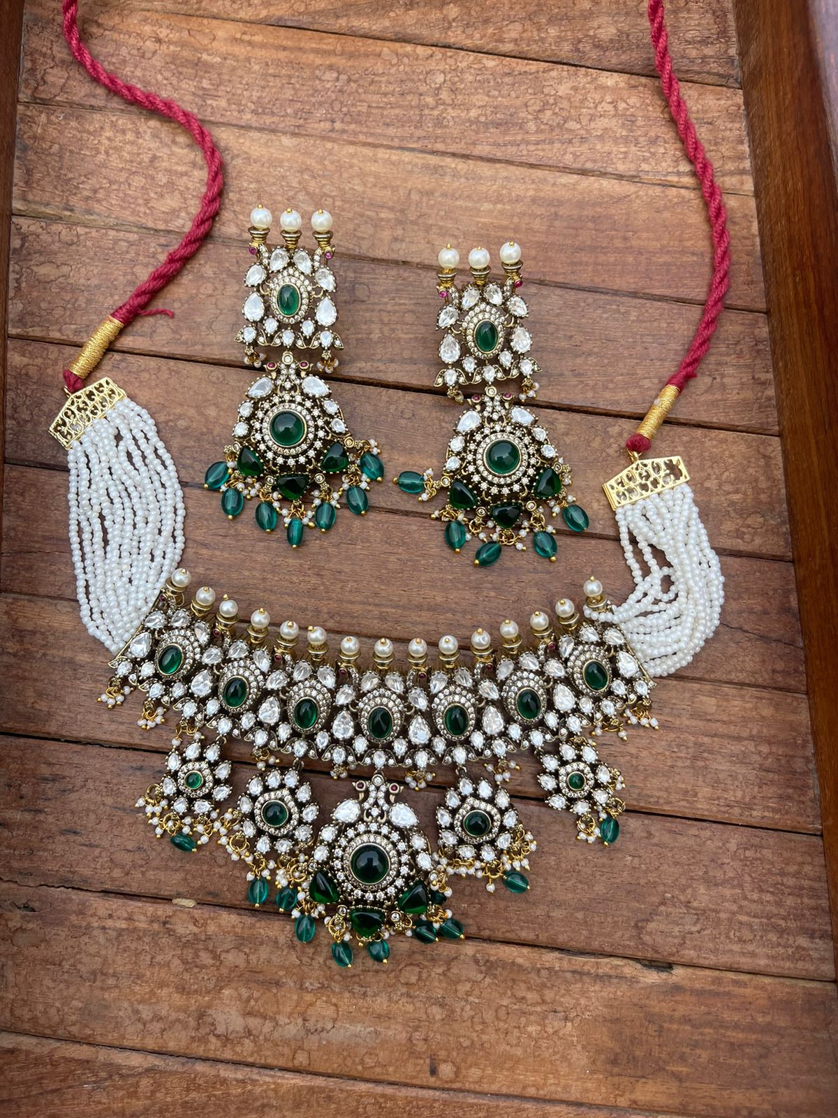 Heavy look moissanite pearl green choker - Alluring Accessories