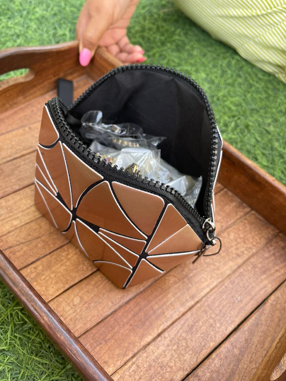 Hexagon make pouch free - Alluring Accessories