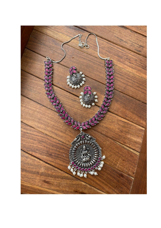 Collier de feuilles Lakshmi Devi oxydé avec boucles d’oreilles assorties