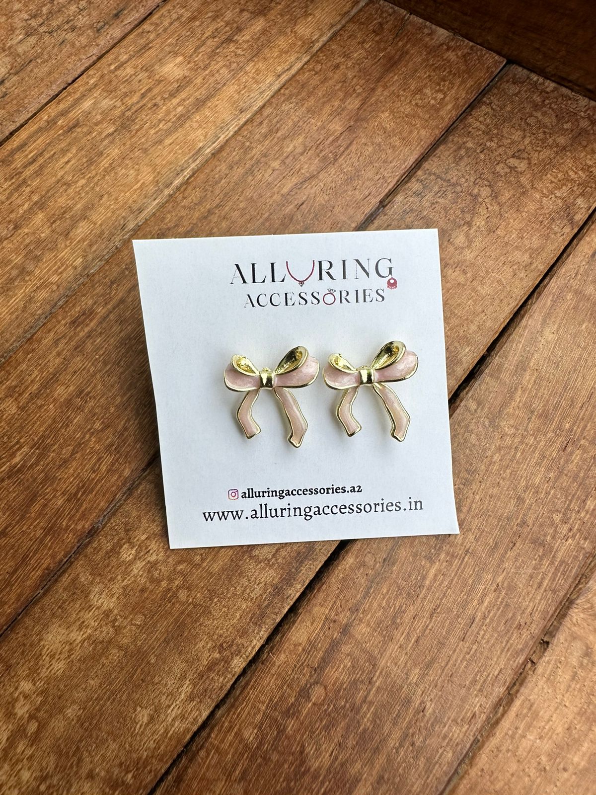 Pastel bow studs - Alluring Accessories
