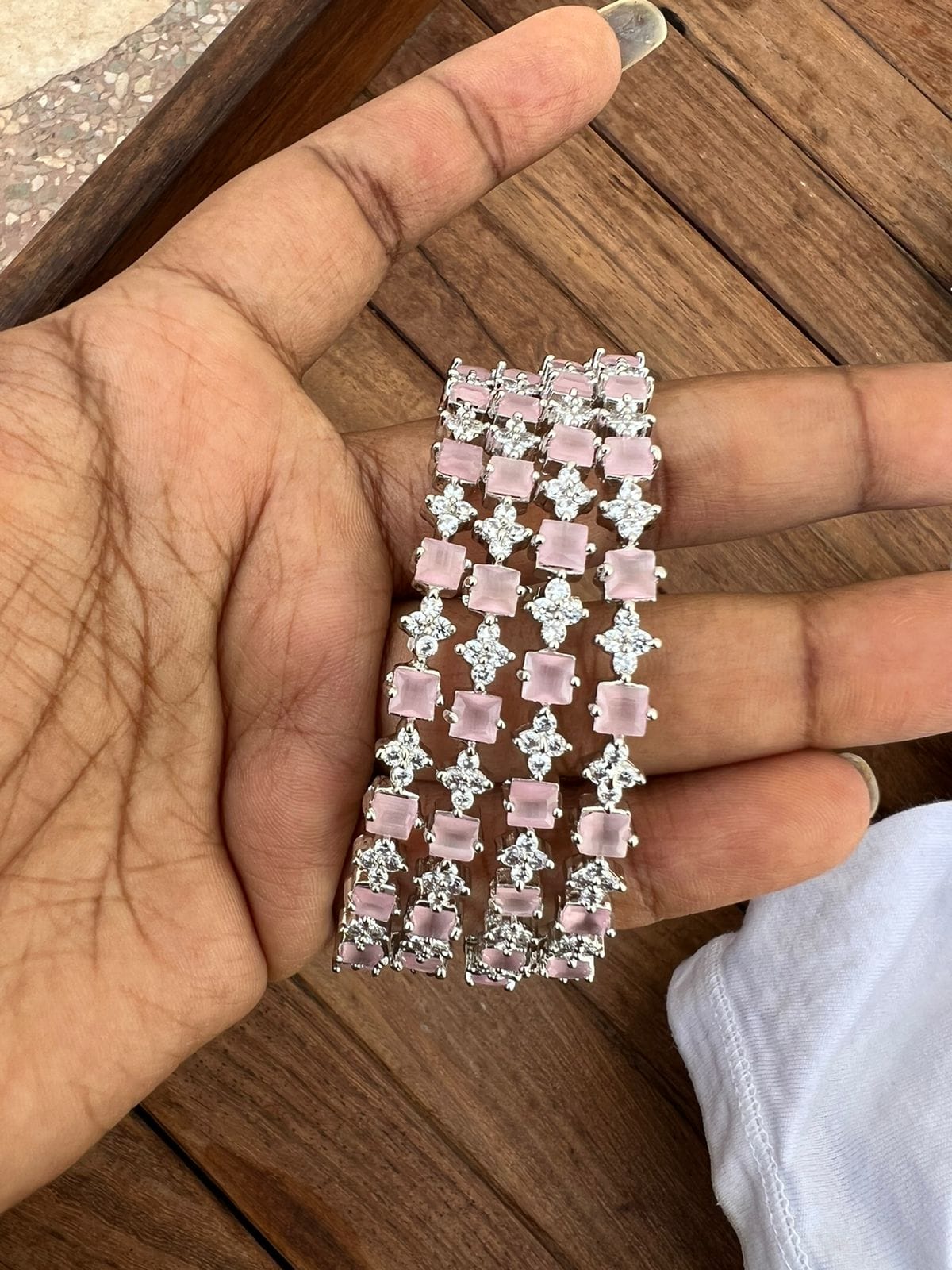 Bracelets aux couleurs pastel