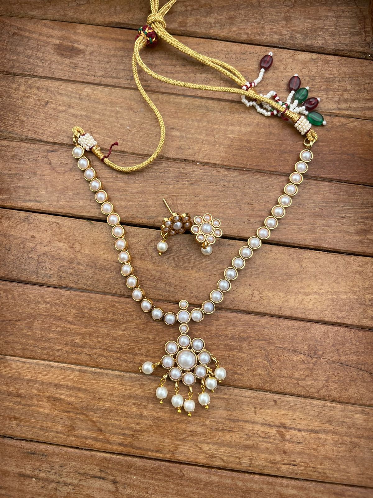 Simple and elegant white pearl necklace - Alluring Accessories