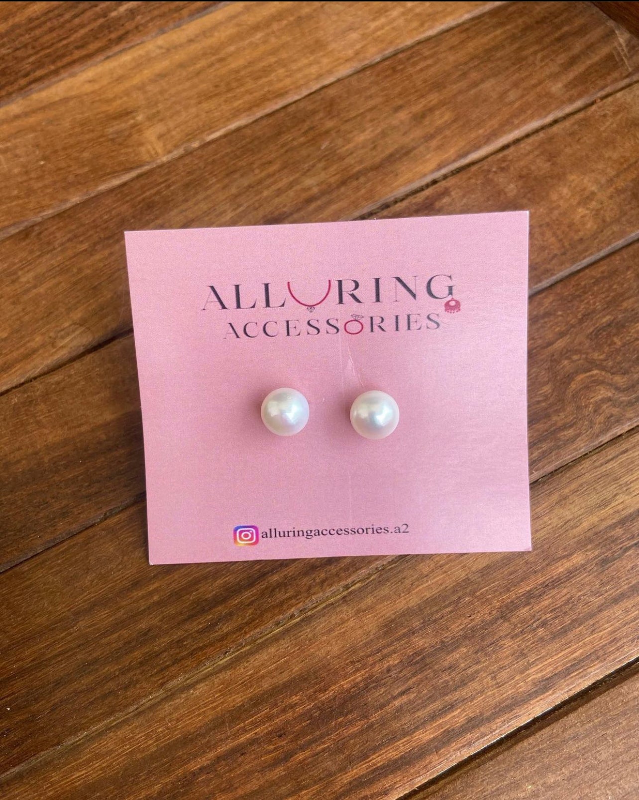 Simple Pearl studs