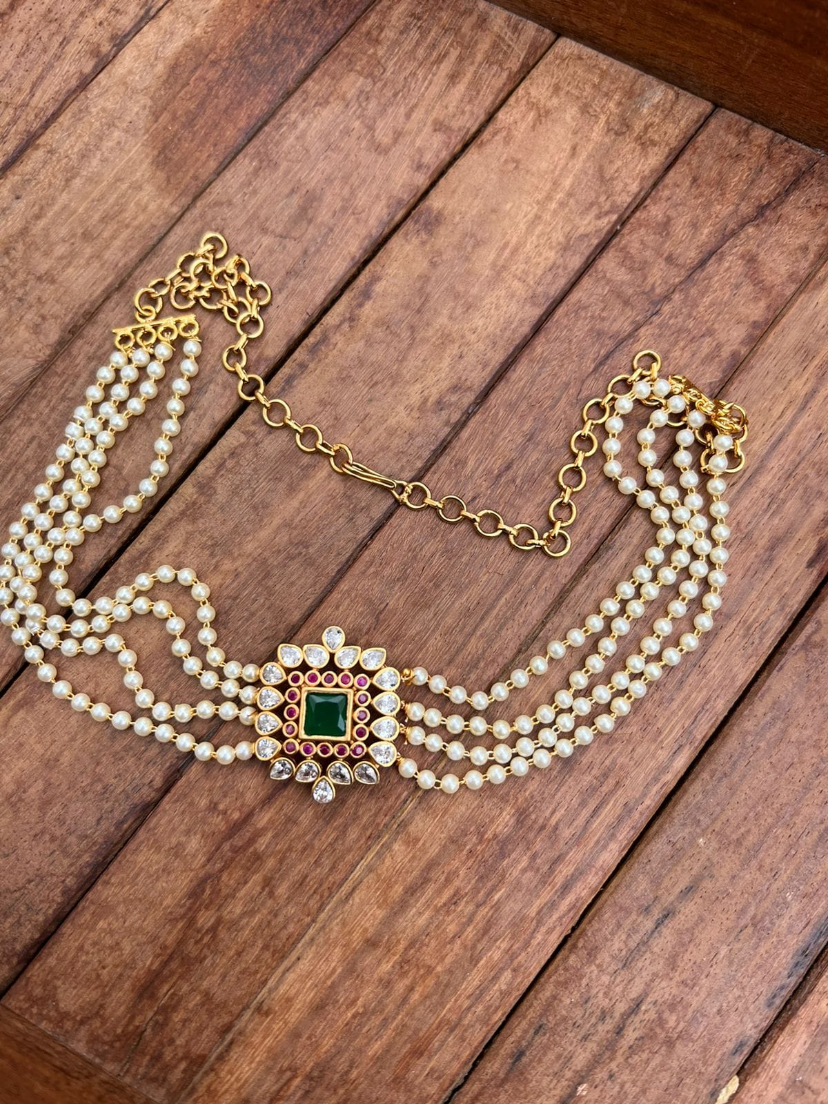 Square kemp pearl choker