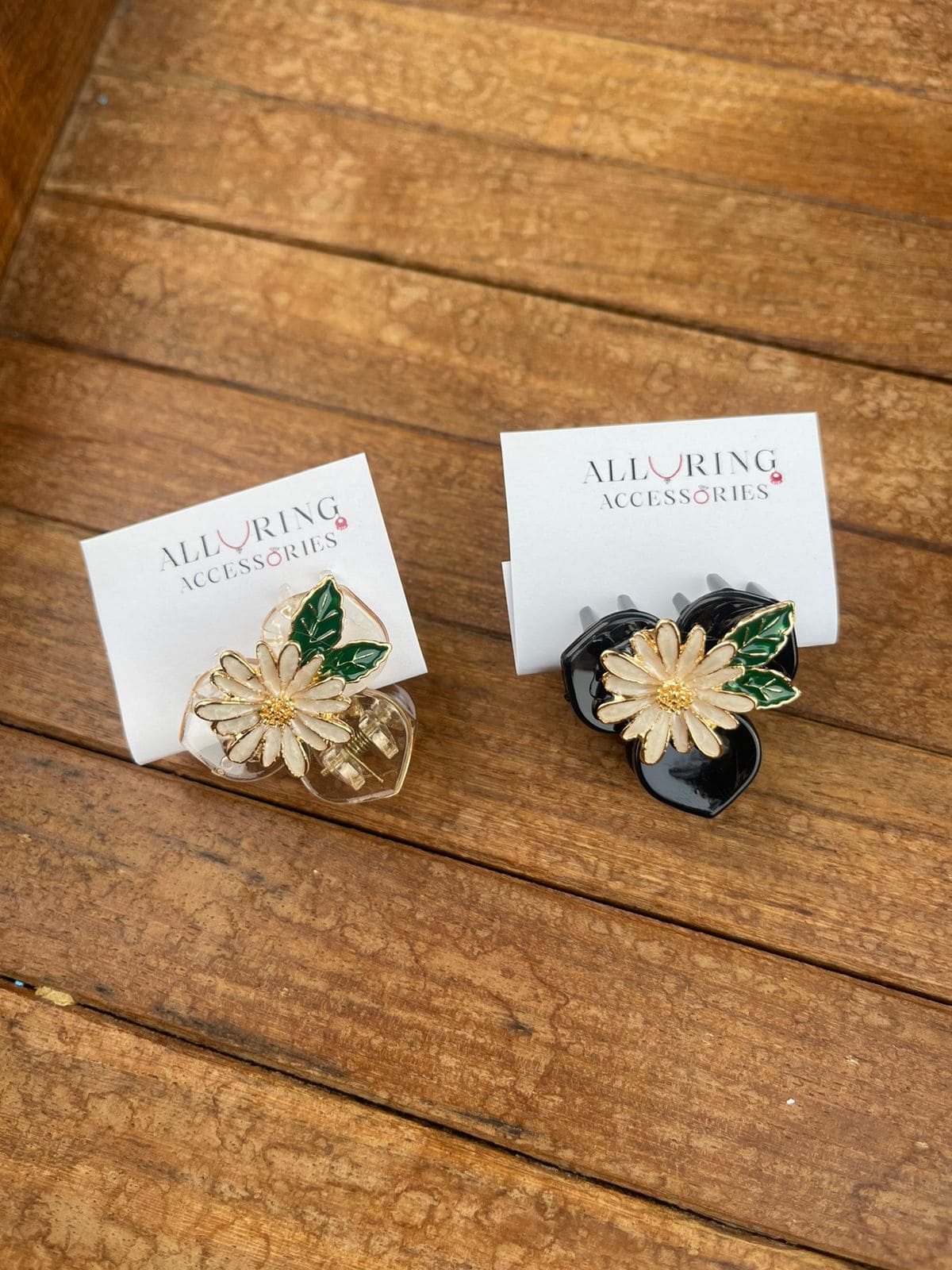 Three petals sunflower clip - Alluring Accessories