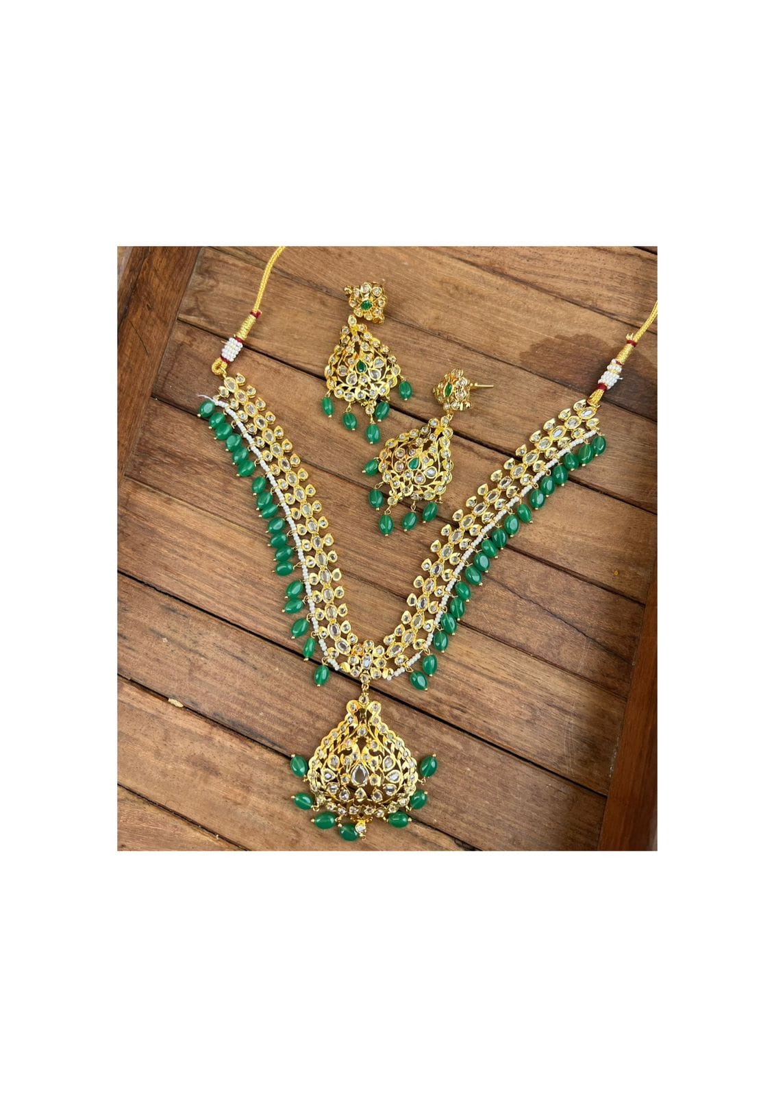 Collier de perles vertes en diamant non coupé