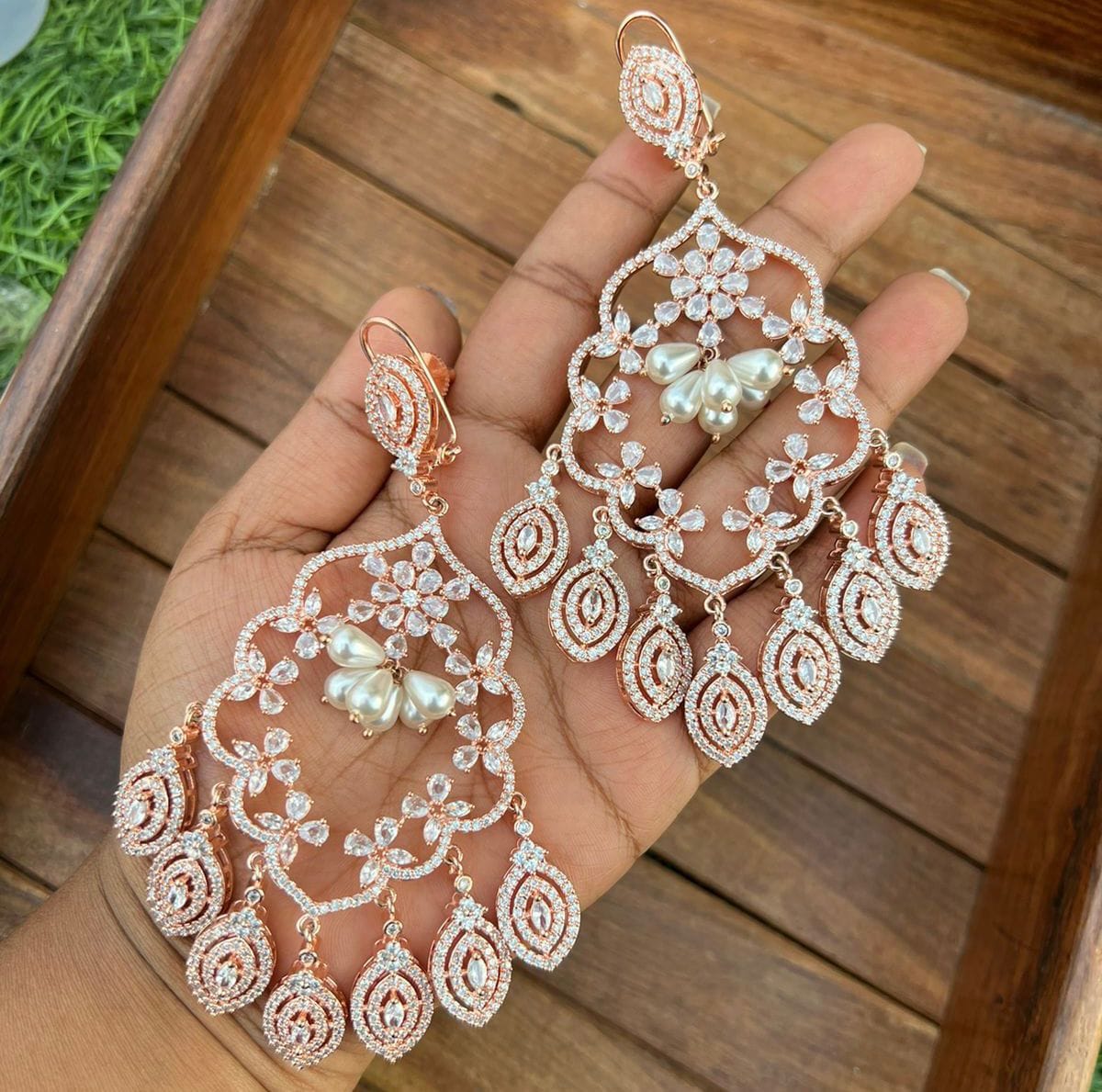 Boucles d'oreilles en zircon inspirées d'Urvashi