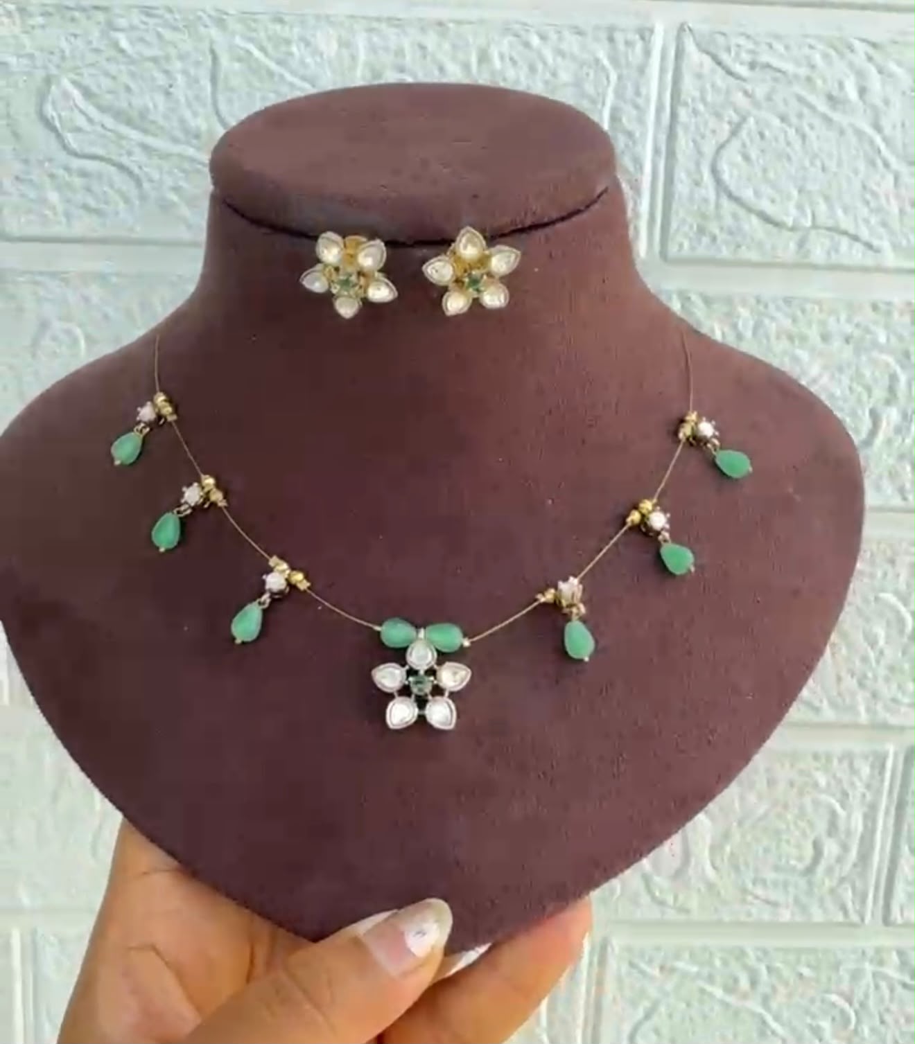Green bead moissanite flower invisible necklace with studs