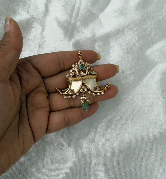 Class and trendy unisex Pulighore locket