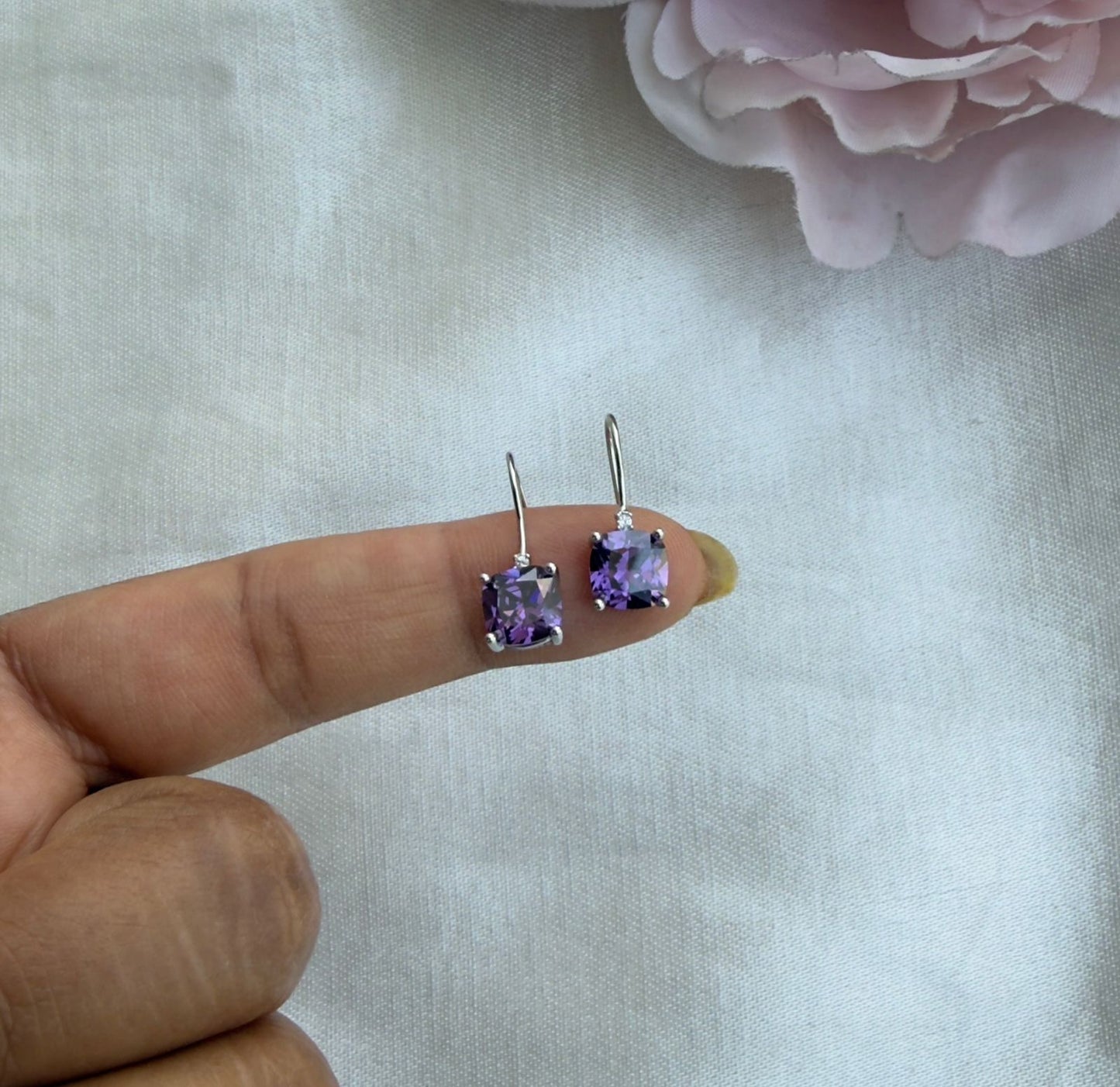 Diamond cut square round colourful dailywear hooks