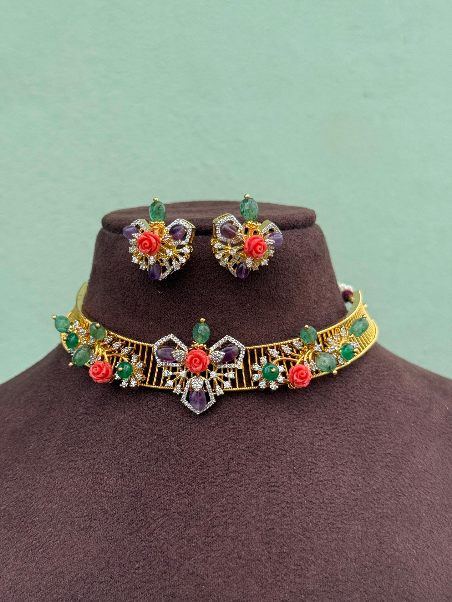 Kids friendly stylish hasli with embossed flowers choker